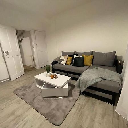Beautiful 2 Bedroom On Tower Bridge 런던 외부 사진