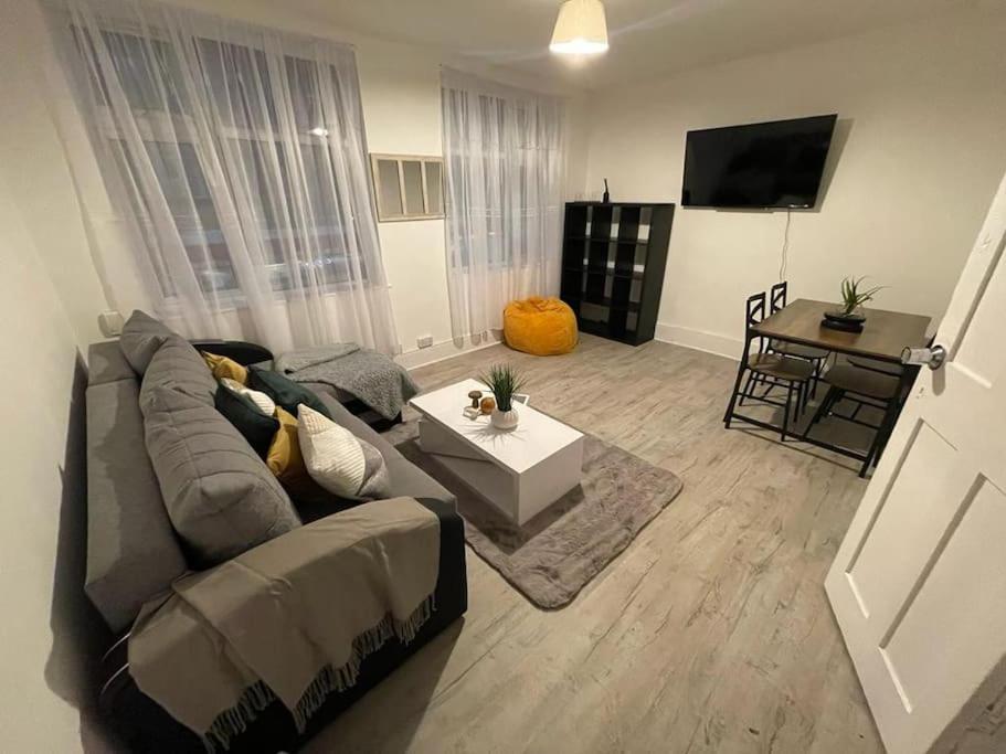 Beautiful 2 Bedroom On Tower Bridge 런던 외부 사진