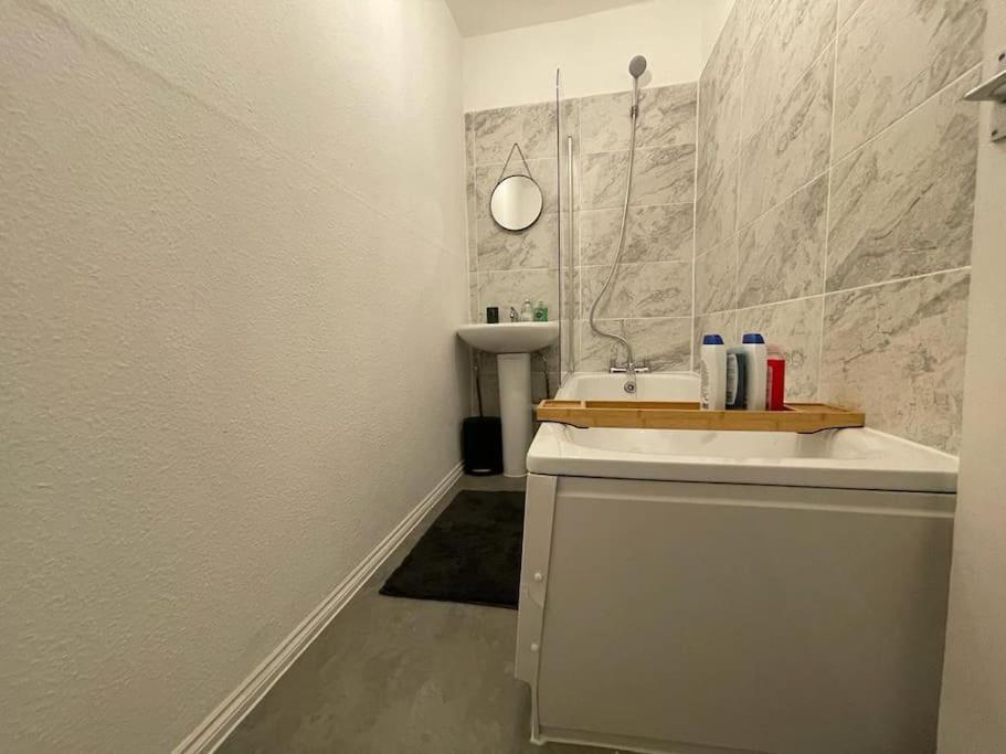 Beautiful 2 Bedroom On Tower Bridge 런던 외부 사진