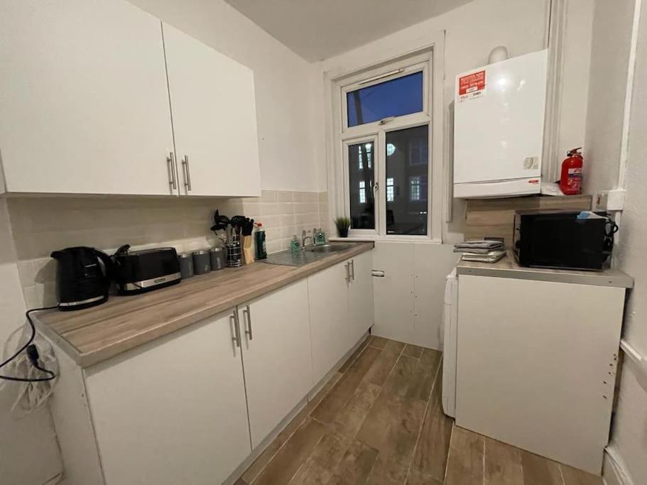 Beautiful 2 Bedroom On Tower Bridge 런던 외부 사진