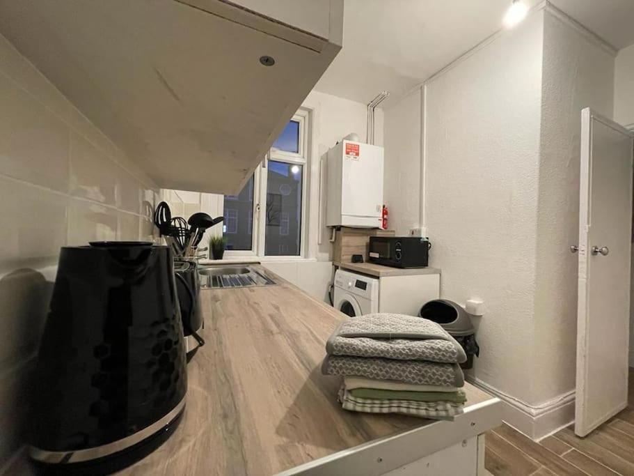 Beautiful 2 Bedroom On Tower Bridge 런던 외부 사진