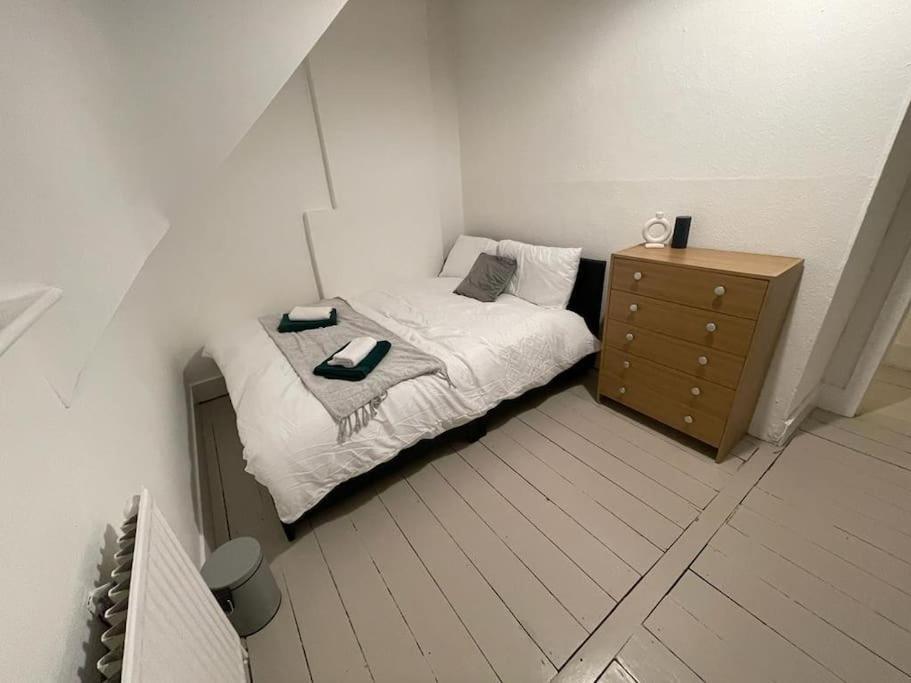 Beautiful 2 Bedroom On Tower Bridge 런던 외부 사진