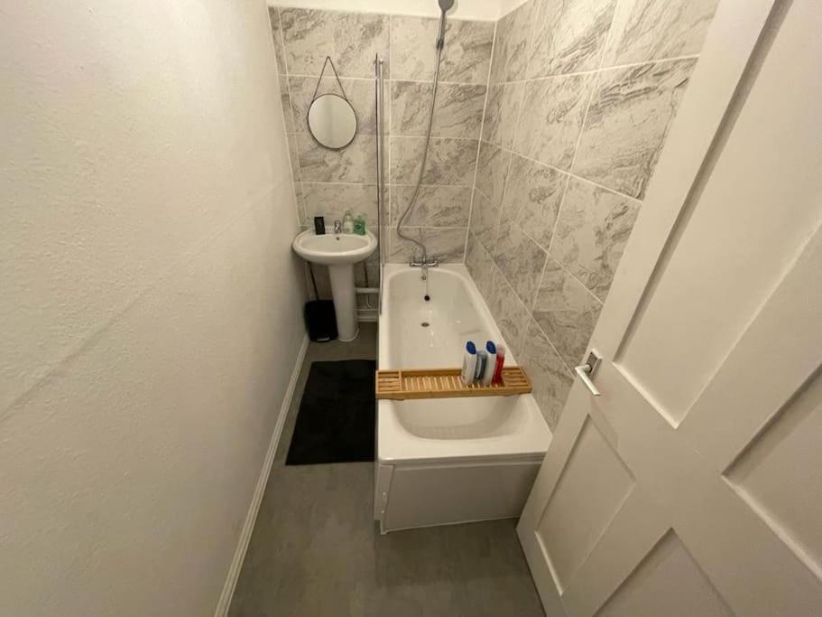 Beautiful 2 Bedroom On Tower Bridge 런던 외부 사진